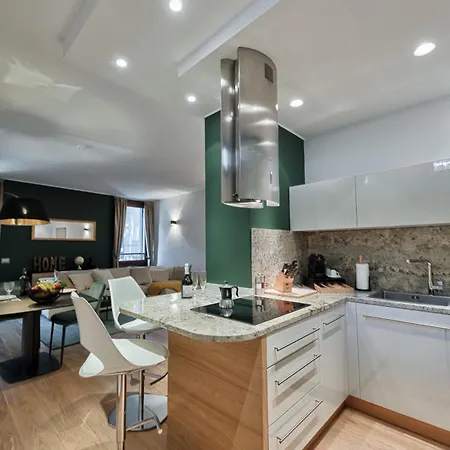 Arena Living - Next To Arena